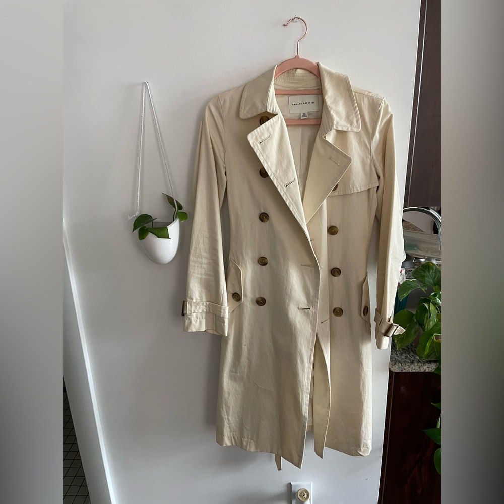 Banana Republic Trench Coat in Beige